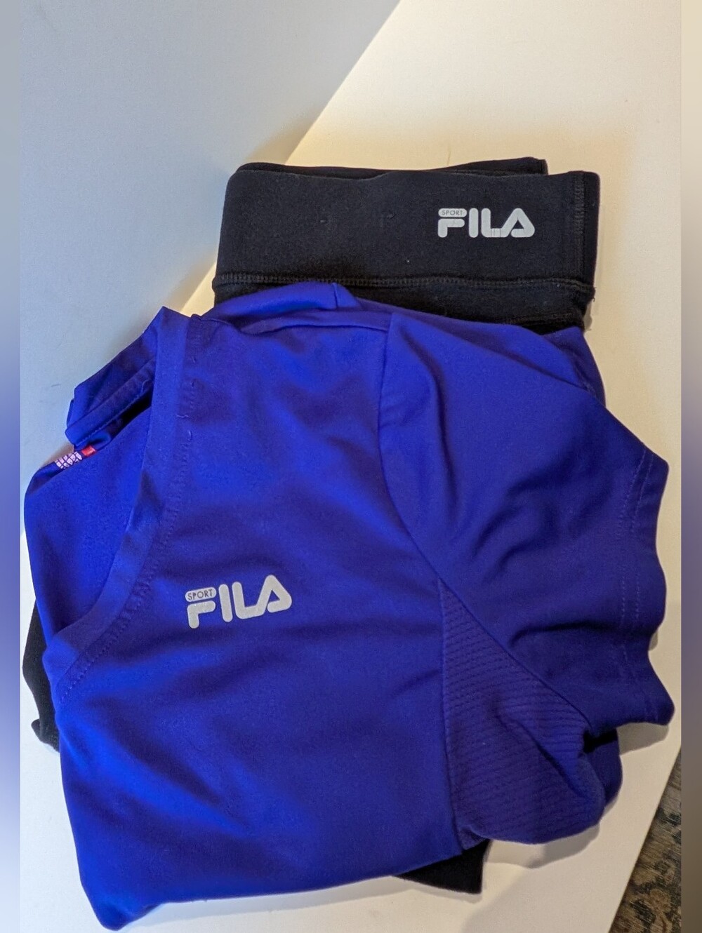 FILA Women's Royal Blue V-Neck Performance Top And Black Knee Crop Leggings